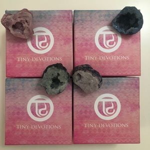 Agate Miniature Colored Geode / Bundle of 4